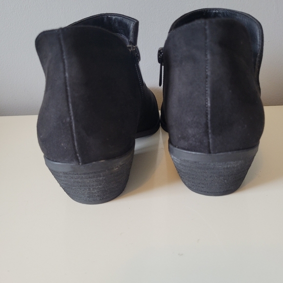 Torrid Black Faux Suede Vcut Bootie, BNWT, Size 6 - Picture 9 of 11